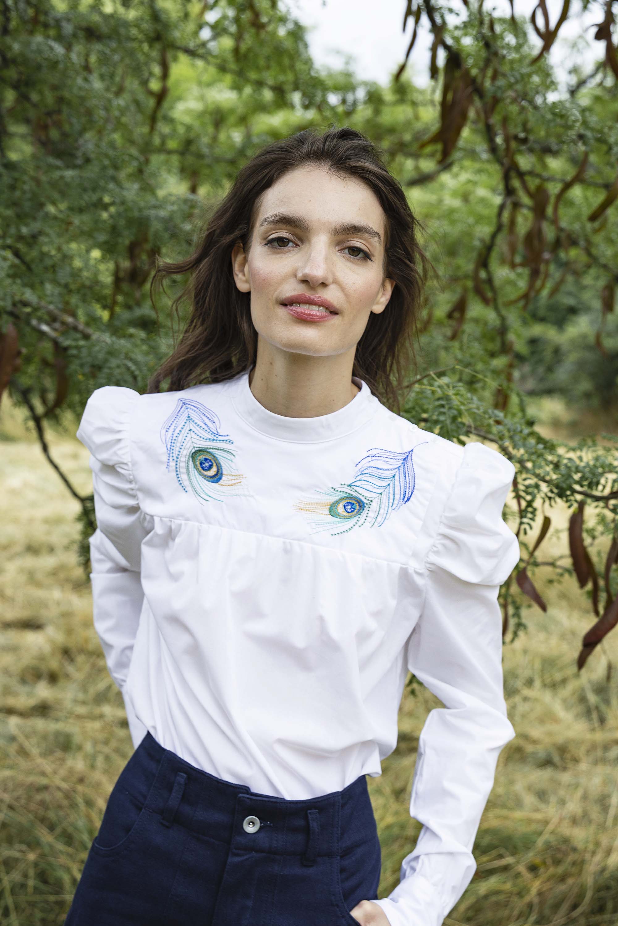 Blouse Martina Blanc à la fois élégante et casual pour un look ultra féminin