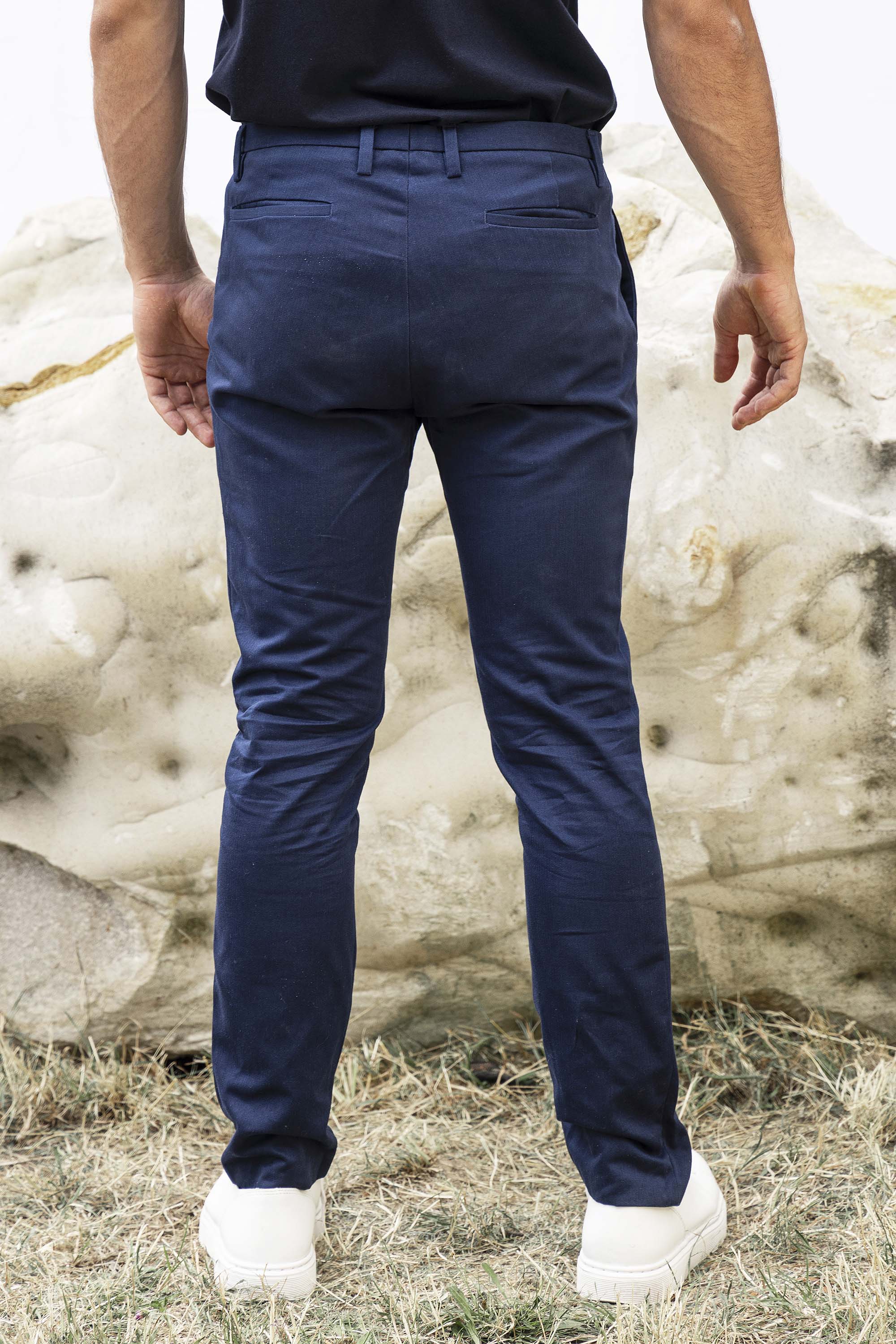 Pantalon Diplomatico Bleu Marine particulièrement confortables et stylés, parfaits à porter au quotidien