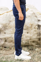 Pantalon Diplomatico Bleu Marine particulièrement confortables et stylés, parfaits à porter au quotidien