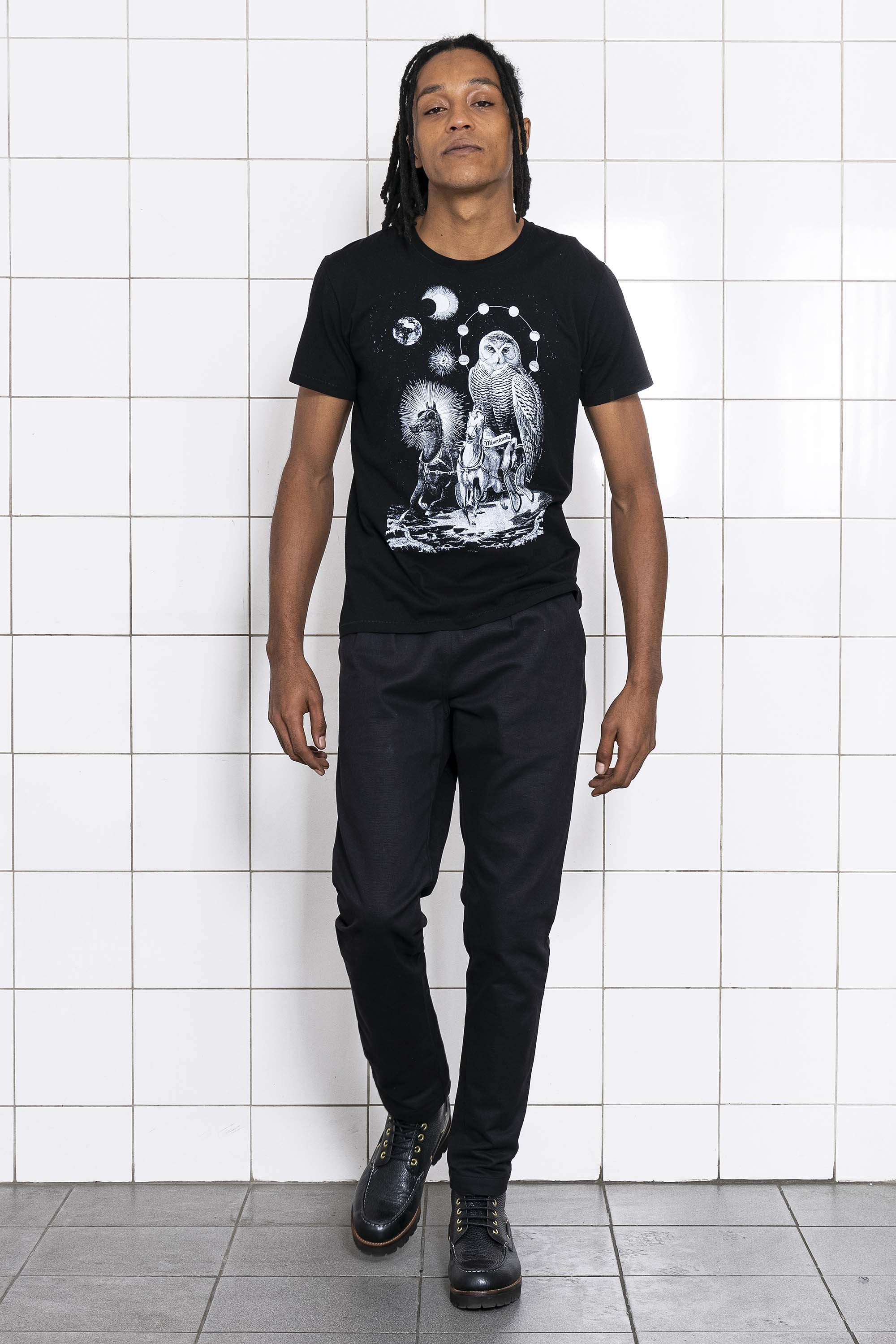 Men s fitted cut t shirt printed in black cotton Owl and carriage